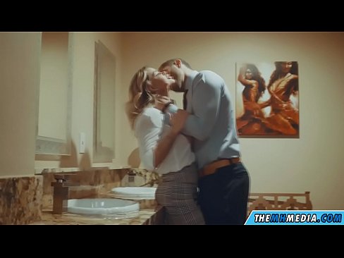 ❤️ Блондинка сени коомдук дааратканада азгырып жатканда ️❌ Порно видео боюнча бизде ❌❤